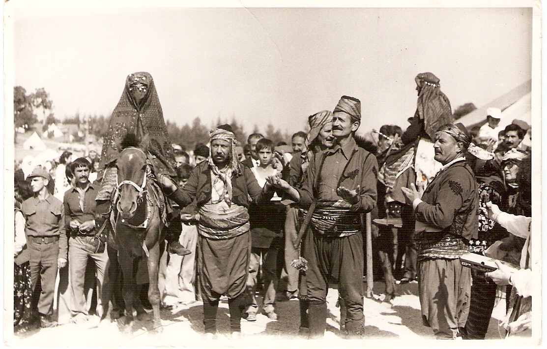 What is the Story of the Turkish Folk Song 'Deniz Üstü Köpürür'?